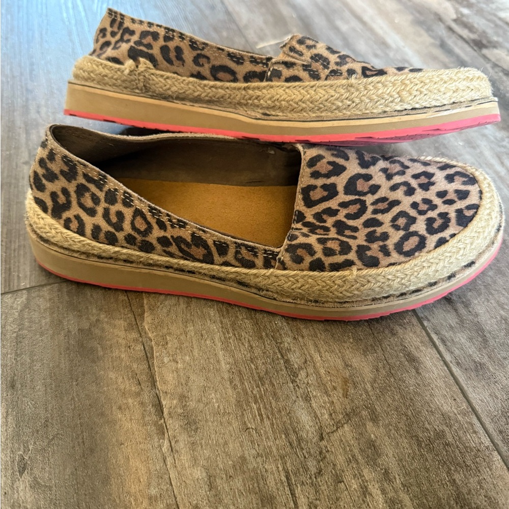 Leopard slip on shoes 
7.5